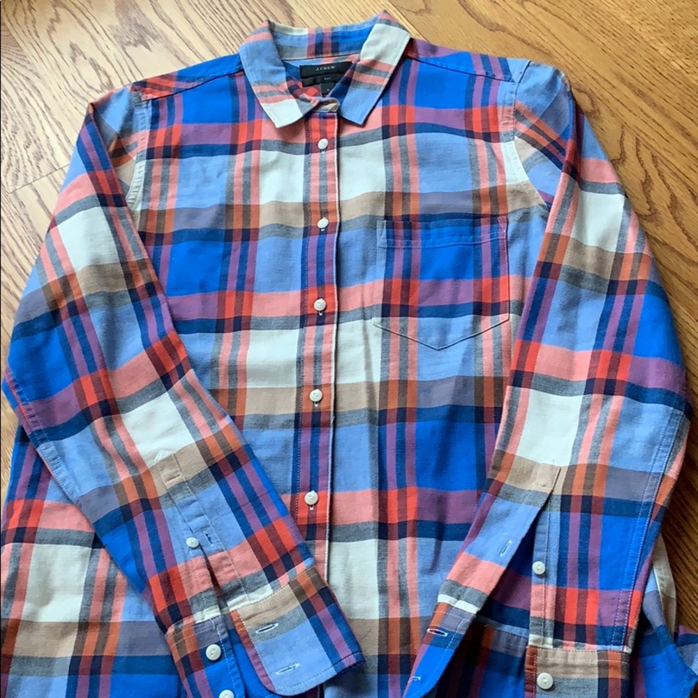 J Crew “boy” fit 100% cotton button down Sz 6